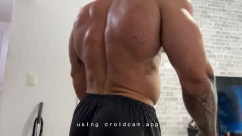 Snapshot of couplemuscle40 chatting on 02/18/26, 02:46 couplemuscle40 online show from 02/18/26, 02:46