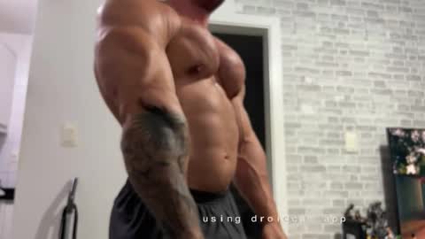 Snapshot of couplemuscle40 chatting on 03/03/26, 02:07 couplemuscle40 online show from 03/03/26, 02:07