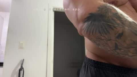 Snapshot of couplemuscle40 chatting on 03/04/26, 01:44 couplemuscle40 online show from 03/04/26, 01:44