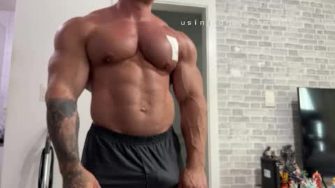 Snapshot of couplemuscle40 chatting on 03/04/26, 05:41 couplemuscle40 online show from 03/04/26, 05:41
