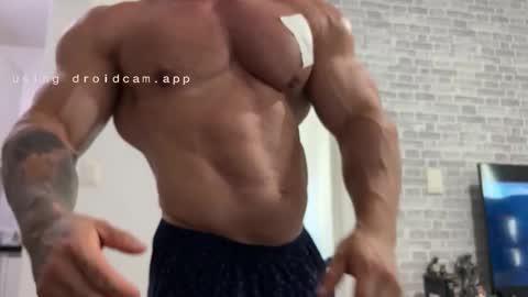 Snapshot of couplemuscle40 chatting on 03/05/26, 04:03 couplemuscle40 online show from 03/05/26, 04:03