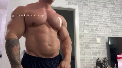 Snapshot of couplemuscle40 chatting on 03/13/26, 01:07 couplemuscle40 online show from 03/13/26, 01:07