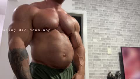 Snapshot of couplemuscle40 chatting on 03/17/26, 02:16 couplemuscle40 online show from 03/17/26, 02:16