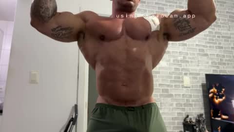 Snapshot of couplemuscle40 chatting on 03/17/26, 06:00 couplemuscle40 online show from 03/17/26, 06:00