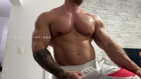 Snapshot of couplemuscle40 chatting on 07/01/26, 03:01 couplemuscle40 online show from 07/01/26, 03:01