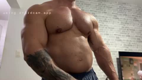 Snapshot of couplemuscle40 chatting on 07/07/26, 02:25 couplemuscle40 online show from 07/07/26, 02:25