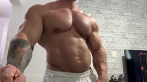 Snapshot of couplemuscle40 chatting on 07/07/26, 06:23 couplemuscle40 online show from 07/07/26, 06:23