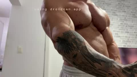 Snapshot of couplemuscle40 chatting on 07/11/26, 06:10 couplemuscle40 online show from 07/11/26, 06:10