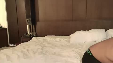 Snapshot of coupletoy97 chatting on 01/18/25, 07:04 Sandra and Tom online show from 01/18/25, 07:04