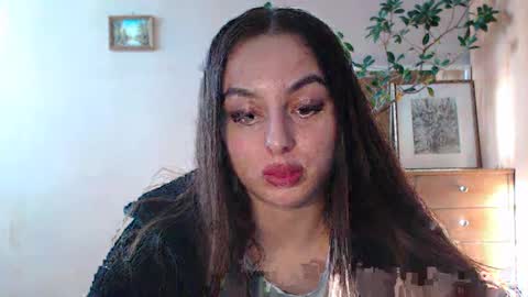 Snapshot of courtney_lux chatting on 01/27/25, 10:49 Courtney online show from 01/27/25, 10:49