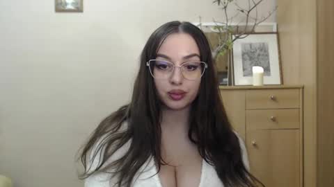 Snapshot of courtney_lux chatting on 03/02/25, 06:30 Courtney online show from 03/02/25, 06:30
