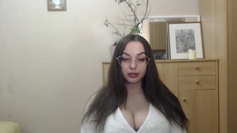 Snapshot of courtney_lux chatting on 03/08/25, 05:54 Courtney online show from 03/08/25, 05:54