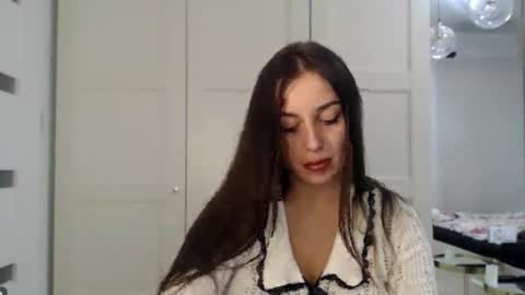 Snapshot of courtney_lux chatting on 10/17/25, 02:19 Courtney online show from 10/17/25, 02:19
