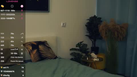 Yui online show from 02/23/25, 10:17