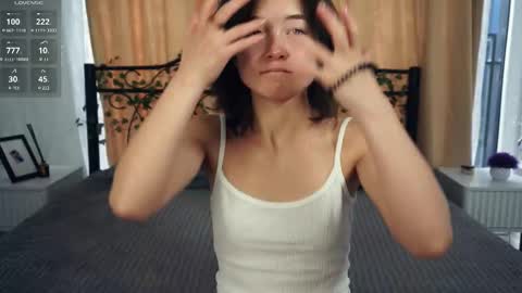 Yui online show from 09/18/25, 07:43