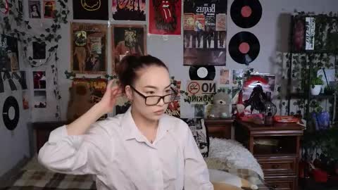 Yuna online show from 11/16/25, 07:30