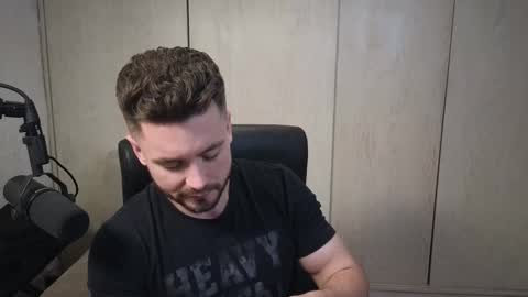 Snapshot of cowboylean chatting on 12/19/25, 07:48 cbl online show from 12/19/25, 07:48