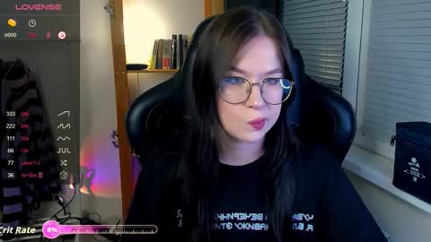 Snapshot of coy_amina_ chatting on 09/21/25, 05:58 Lilith online show from 09/21/25, 05:58