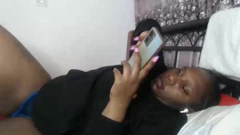 Snapshot of cozy_dion chatting on 10/05/25, 11:35 Erykah online show from 10/05/25, 11:35