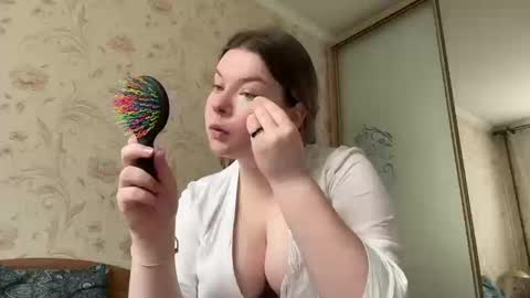 Elise online show from 09/19/25, 07:21