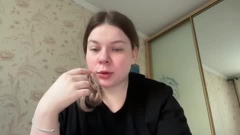 Elise online show from 09/21/25, 08:05