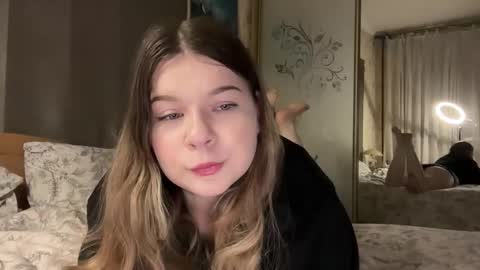 Elise online show from 12/21/25, 02:30