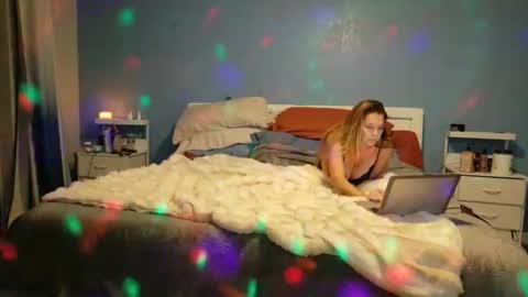 CraveUsXo online show from 02/16/26, 04:08