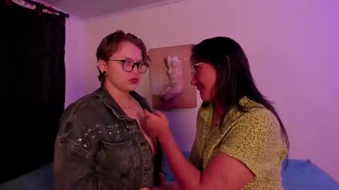 Snapshot of crazy_cakes_ chatting on 12/01/25, 03:44 Lexie Rose online show from 12/01/25, 03:44