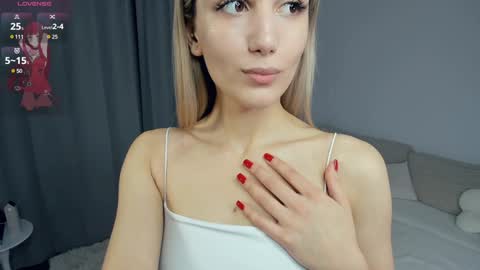 Snapshot of crazy_selfi chatting on 01/20/25, 01:50 Emma online show from 01/20/25, 01:50