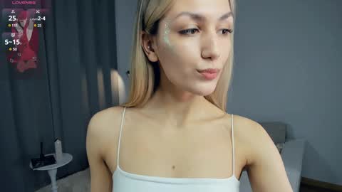 Snapshot of crazy_selfi chatting on 01/27/25, 07:56 Emma online show from 01/27/25, 07:56