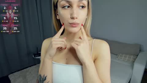 Snapshot of crazy_selfi chatting on 01/28/25, 02:00 Emma online show from 01/28/25, 02:00