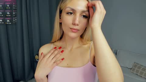 Snapshot of crazy_selfi chatting on 02/09/25, 02:38 Emma online show from 02/09/25, 02:38