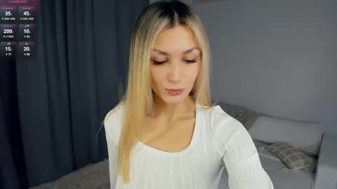 Snapshot of crazy_selfi chatting on 02/16/25, 09:05 Emma online show from 02/16/25, 09:05