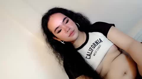 Snapshot of crazy_vixen chatting on 01/01/25, 04:07 Hot Ayisha online show from 01/01/25, 04:07