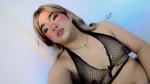 Snapshot of crazy_vixen chatting on 02/13/25, 08:55 Hot Ayisha online show from 02/13/25, 08:55