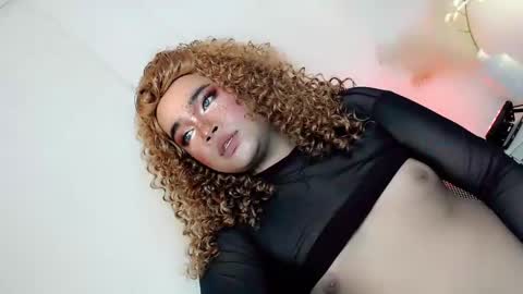 Snapshot of crazy_vixen chatting on 02/21/25, 06:15 Hot Ayisha online show from 02/21/25, 06:15