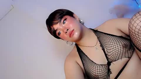 Snapshot of crazy_vixen chatting on 03/10/25, 06:12 Hot Ayisha online show from 03/10/25, 06:12