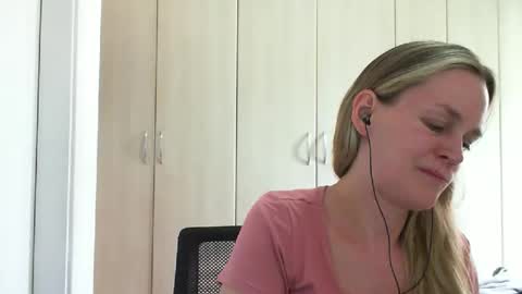 Snapshot of crazyanny chatting on 12/30/24, 05:55 Anny online show from 12/30/24, 05:55