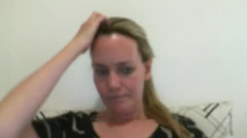 Snapshot of crazyanny chatting on 12/31/24, 12:32 Anny online show from 12/31/24, 12:32