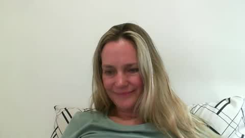 Snapshot of crazyanny chatting on 01/03/25, 08:54 Anny online show from 01/03/25, 08:54