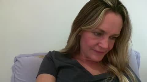 Snapshot of crazyanny chatting on 01/14/25, 06:49 Anny online show from 01/14/25, 06:49