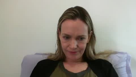 Snapshot of crazyanny chatting on 01/16/25, 10:21 Anny online show from 01/16/25, 10:21