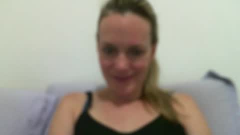 Snapshot of crazyanny chatting on 01/19/25, 01:32 Anny online show from 01/19/25, 01:32
