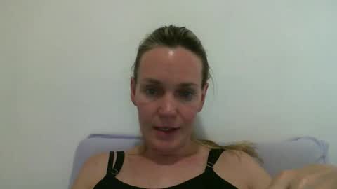 Snapshot of crazyanny chatting on 01/19/25, 11:53 Anny online show from 01/19/25, 11:53