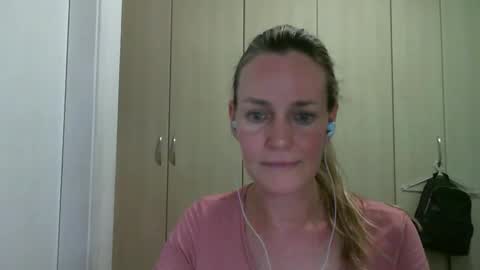 Snapshot of crazyanny chatting on 01/22/25, 09:10 Anny online show from 01/22/25, 09:10