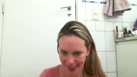Snapshot of crazyanny chatting on 01/23/25, 06:35 Anny online show from 01/23/25, 06:35