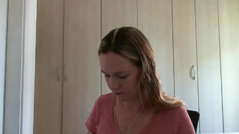 Snapshot of crazyanny chatting on 01/24/25, 10:53 Anny online show from 01/24/25, 10:53