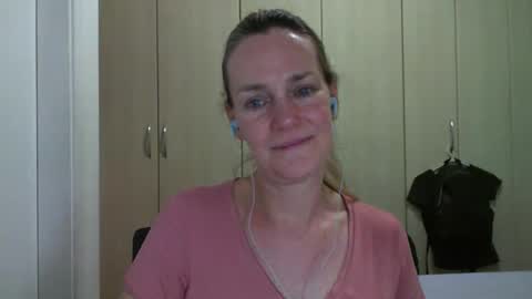 Snapshot of crazyanny chatting on 01/27/25, 08:28 Anny online show from 01/27/25, 08:28