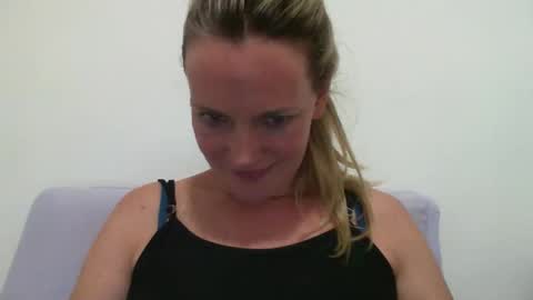 Snapshot of crazyanny chatting on 01/28/25, 11:39 Anny online show from 01/28/25, 11:39