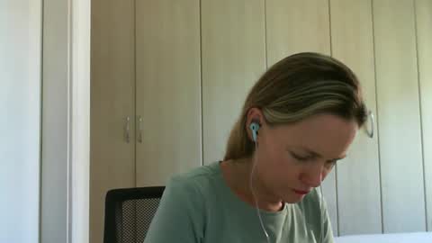Snapshot of crazyanny chatting on 02/17/25, 10:51 Anny online show from 02/17/25, 10:51